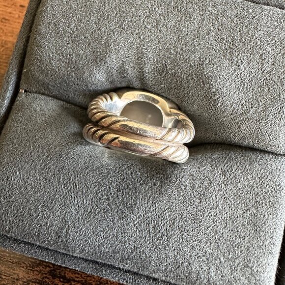 David Yurman Albion Ring w/ White Agate - 16mm - Size 6 - DEFECT - Picture 8 of 14